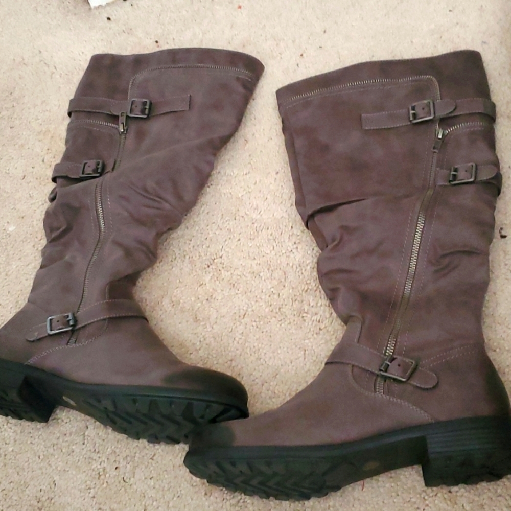 CHARCOAL GREY BOOTS WIDE CALF AND WIDTH Sz 10 NEVER WORN!!